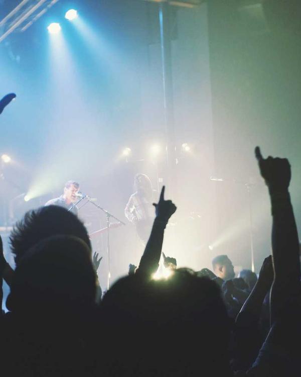 A banner with an MP3 QR code above a concert stage